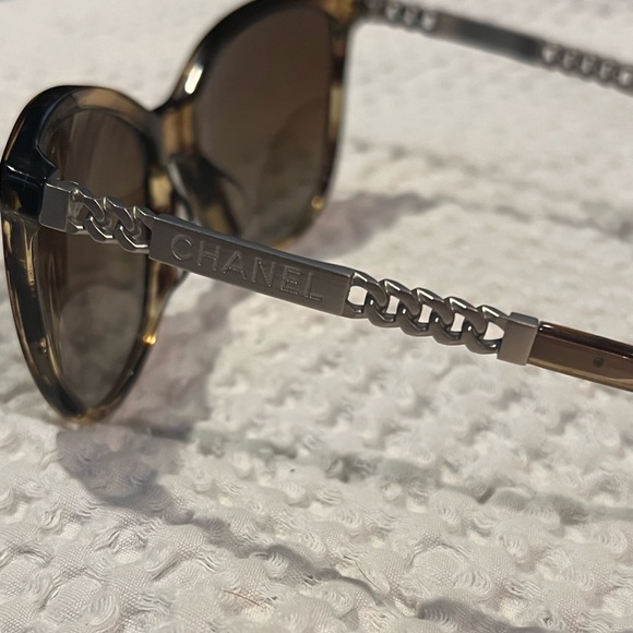 Authentic Chanel 5352 Polarized Tortoise Brown Chain Sunglasses - Picture 6 of 8